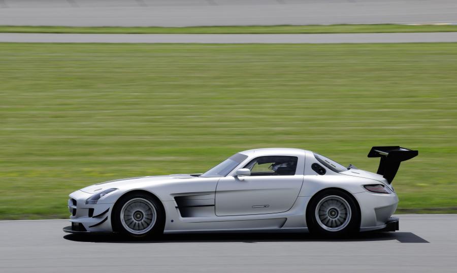  Mercedes-Benz SLS AMG GT3 2011 года  (фото 14 из 38)